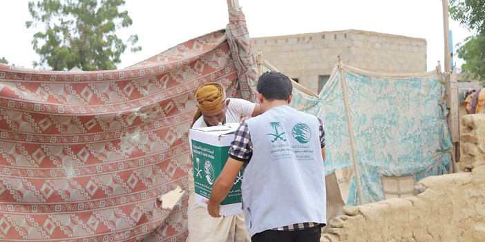  مركز الملك سلمان للإغاثة: 1.242 سلة غذائية في المناطق المحاذية لصعدة اليمنية 