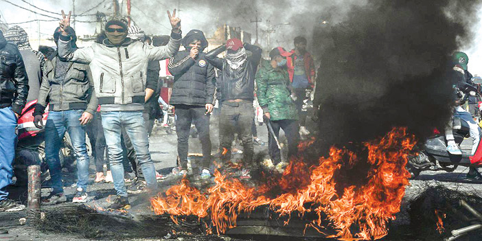  محتجون يشعلون النار في شوارع العاصمة بغداد