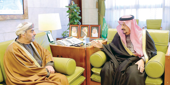  الأمير فيصل بن بندر يستقبل سفير سلطنة عمان