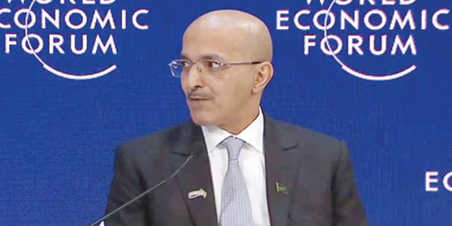  وزير المالية متحدثاً في منتدى دافوس