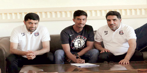  الديني أثناء توقيعه للعدالة