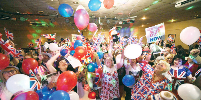  عدد من البريطانيين يحتفلون بالانفصال عن الاتحاد الأوروبي