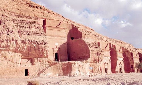  تزخر العلا بكنوز تراثية ثقافية فريدة