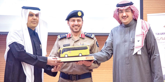  من البرنامج التثقيفي التوعوي لقائدي حافلات تعليم القصيم