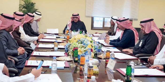  محافظ الجبيل وأعضاء المجلس المحلي