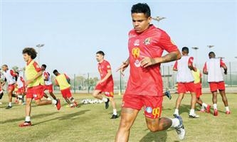 كارينيو يطمئن على جاهزية الفرسان لنزال القلعة 