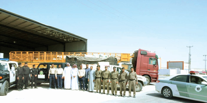 مصادرة 45 طنًّا من الحطب في أسواق الأحساء 