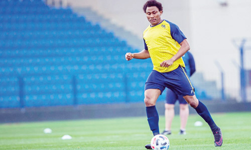 التعاون يستعيد تاوامبا قبل مواجهة الدحيل اليوم 