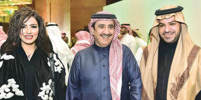 الممثل والمنتج حسن عسيري يتوسط الزميل علي العلياني والممثلة السعودية نيرمين محسن