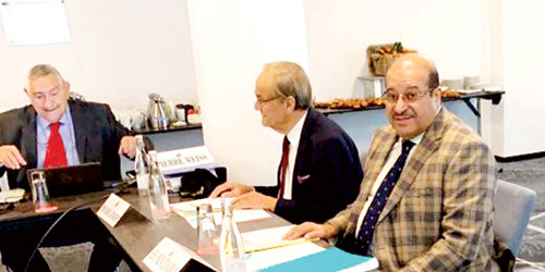  الأمير نواف بن محمد خلال مشاركة سابقة في اجتماع المكتب التنفيذي