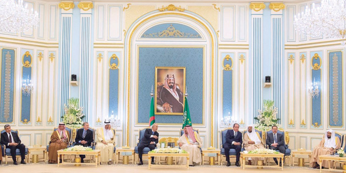 الملك بحث مع الرئيس الجزائري المستجدات الإقليمية والدولية 
