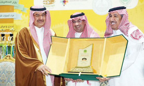 الأمير أحمد بن عبدالله يتوج الفائزين في مهرجان الدرعية للسيارات الكلاسيكية 2020 