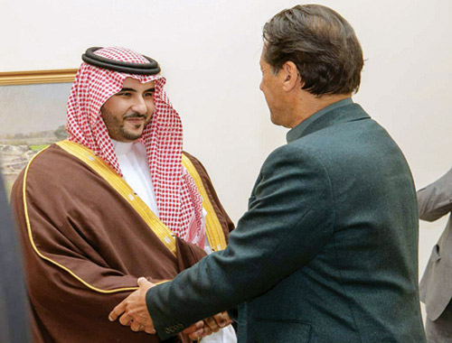  رئيس الوزراء الباكستاني لدى استقباله سمو نائب وزير الدفاع