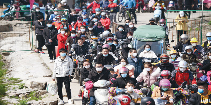  تكدس العديد من مواطني الصين حول مواقع التنقل بين المدن بسبب كورونا