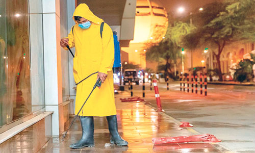 من جهود أمانة القصيم في تطهير المواقع المحيطة بالمستشفيات والفنادق