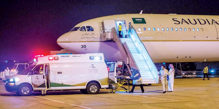  لقطات من عودة المواطنين من الخارج إلى مطار الأمير نايف بالقصيم