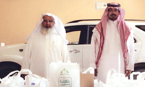 بلدية البجادية تقدم حقائب توعوية لجمعية البر الخيرية 