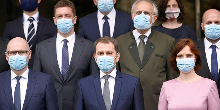 كورونا أكثر فتكاً بالذكور بسبب العادات السيئة 