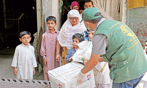 مركز الملك سلمان للإغاثة يواصل توزيع المساعدات الإنسانية 