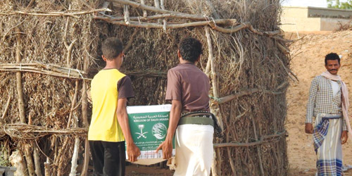  جانب من توزيع المساعدات