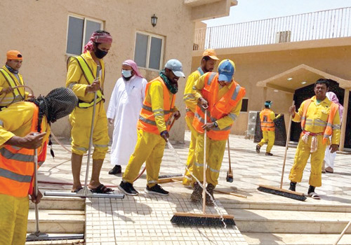  الشيخ السويلم والحربي يتابعان عمليات التهيئة والتنظيف بالمساجد