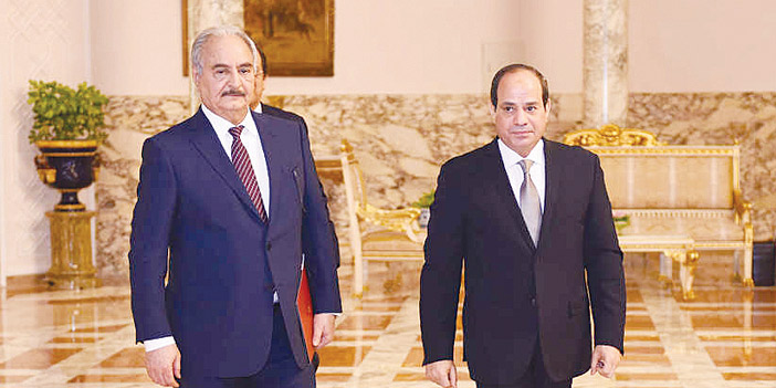  الرئيس المصري وقائد الجيش الليبي خلال المؤتمر الصحفي في القاهرة