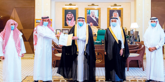  سموه خلال اطلاعه على دليل الإجراءات