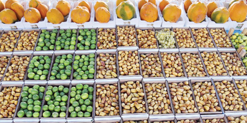 الأحساء تتلون بالفواكه والخضار 