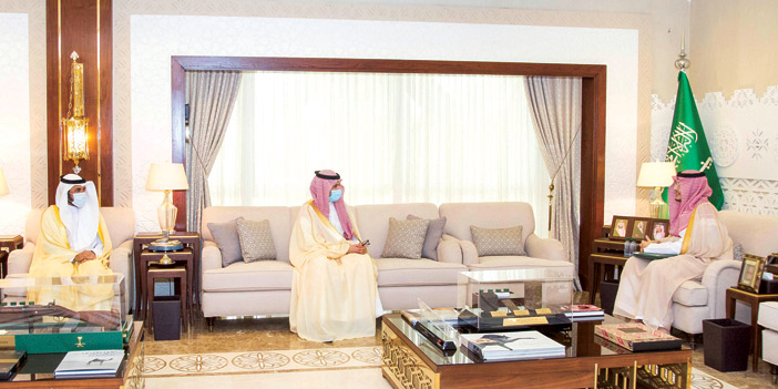 نائب أمير المنطقة الشرقية يلتقي رئيس هيئة الطيران المدني 