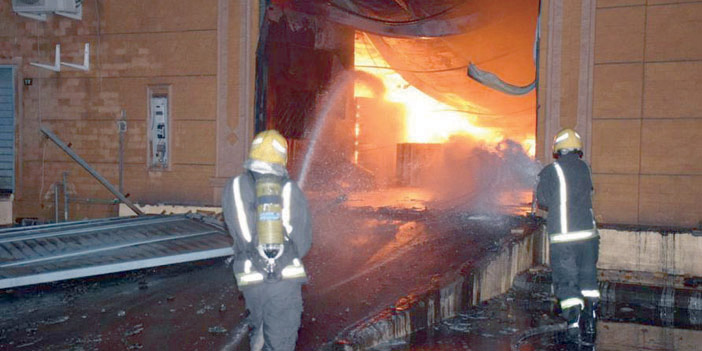 الدفاع المدني: إخماد حريق في مستودعين بحي المصانع بالرياض 