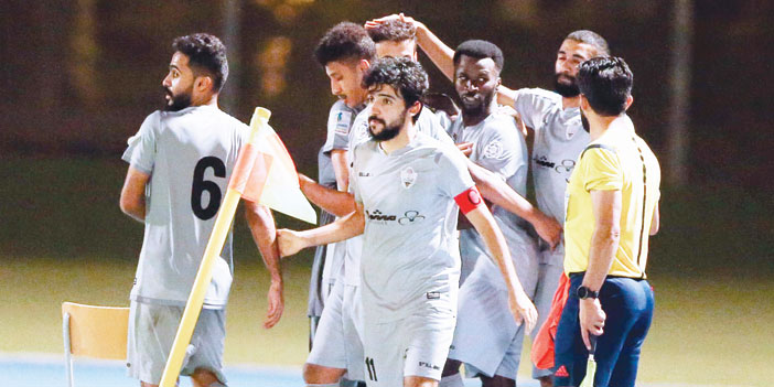  فرحة لاعبي الطائي بتوالي الانتصارات