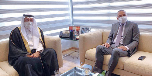  السفير الغريري خلال لقائه وزير التجارة المغربي