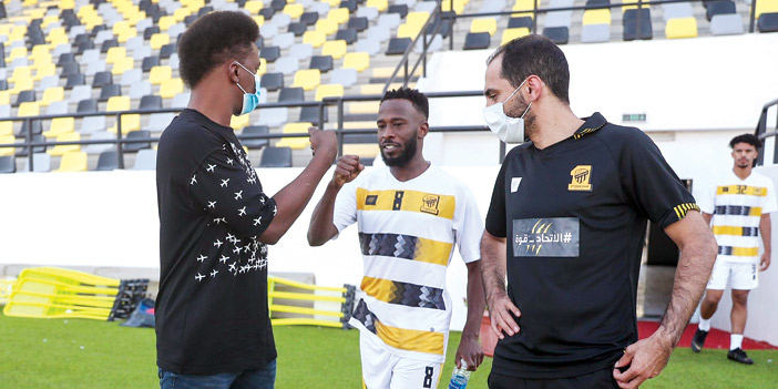  مشعل السعيد ومحمد نور وبينهما فهد المولد