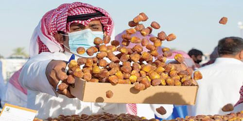 «الموارد البشرية»: توطين 9 أنشطة تجارية.. وفرص واعدة للسعوديين في سوق العمل 