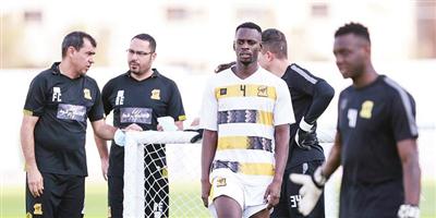 رئيس الاتحاد يقف بنفسه على تحضيرات الفريق للمباراة المصيرية غداً 