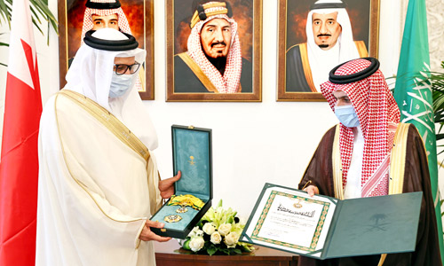 إنفاذا لأمر خادم الحرمين وتقديرا لجهوده إبان توليه منصب الأمين العام لمجلس التعاون 