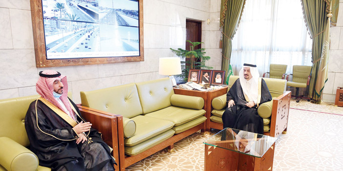 أمير منطقة الرياض يستقبل مدير معهد الإدارة العامة 