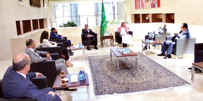  سفير المملكة لدى الأردن يلتقي وفداً من جماعة عمان لحوارات المستقبل