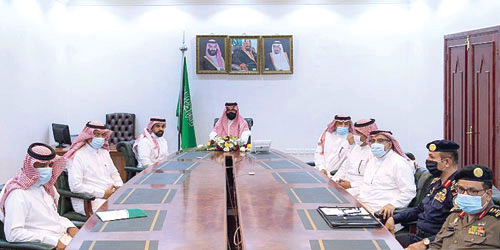  نائب أمير منطقة المدينة خلال ترؤسه الاجتماع