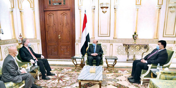  الرئيس اليمني خلال لقائه السفير الأمريكي لدى بلاده