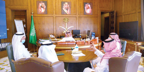  أمير منطقة عسير خلال استقباله المزارع