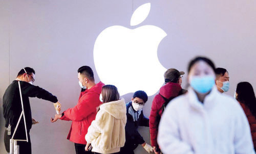 عملاق التكنولوجيا «أبل» ومنتج جديد من «كمامات» كورونا..! 