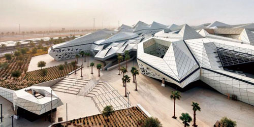 مع بدء العودة بحذر للأنشطة الاجتماعية والاقتصادية 