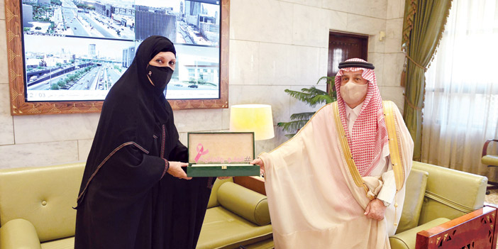 أمير منطقة الرياض يدشن الحملة التوعوية بسرطان الثدي 