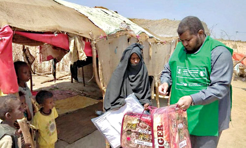 مركز الملك سلمان للإغاثة يواصل توزيع المساعدات على المتضررين من السيول والفيضانات في السودان 