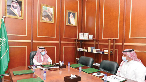  نائب أمير حائل خلال لقائه بمدير التعليم  البليهيد