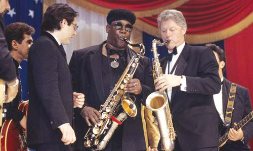 عندما يجتمع البشر لأي سبب يحضر النغم 