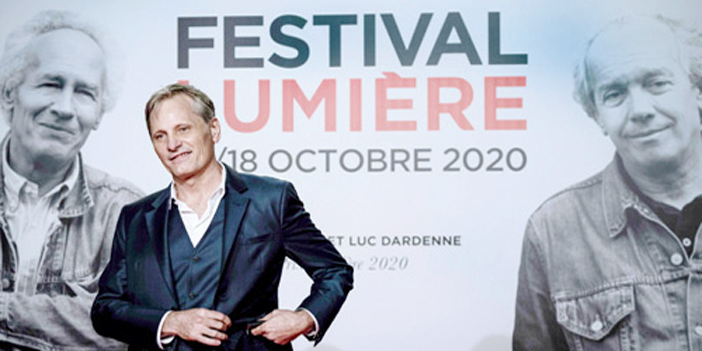  الممثل فيقو مورتينسين خلال حفل افتتاح النسخة الثالثة من مهرجان لوميير السينمائي في ليون