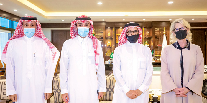  بعض الحضور الرسمي من الجانبين