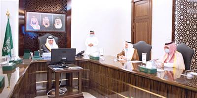 الأمير خالد الفيصل يستعرض مشاركة جامعة الملك عبدالعزيز في ملتقى مكة الثقافي 